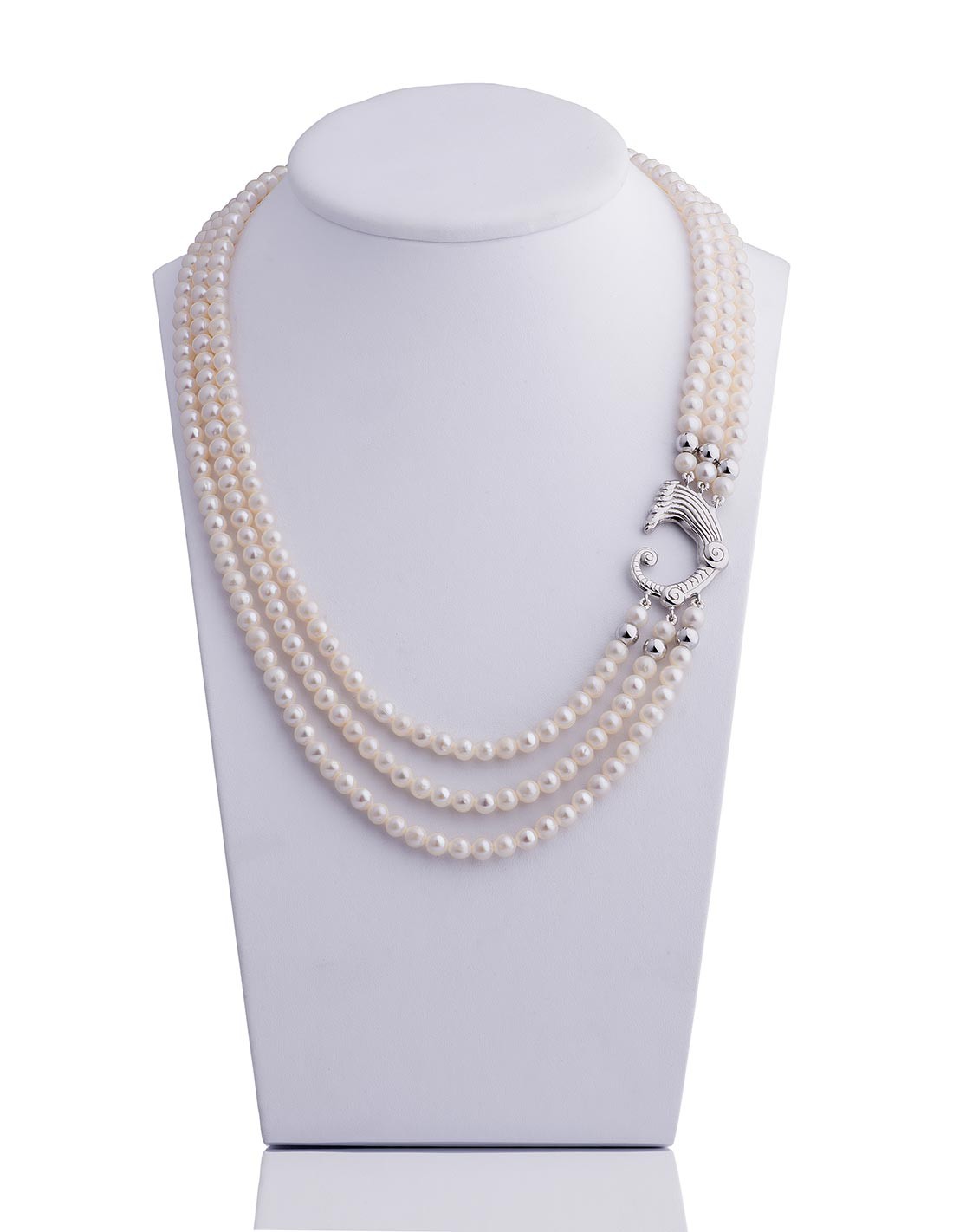 Three-strand pearl and dragon necklace